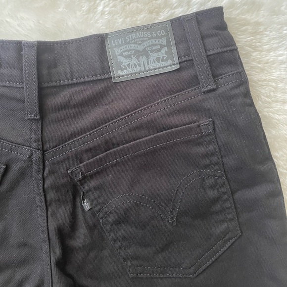 Levi’s Black Denim Shorts - Picture 5 of 6